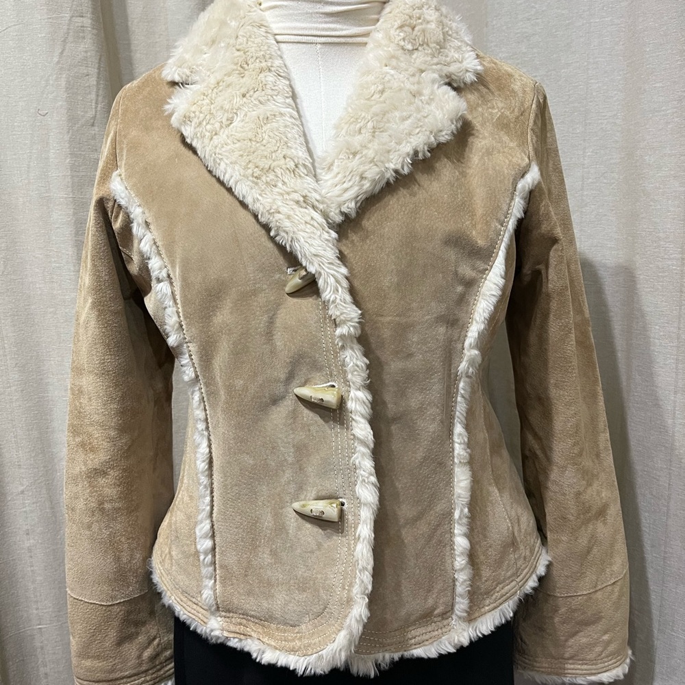 Wilson Leather; beautiful fitted detailed quilted lining coat, Like New, size L